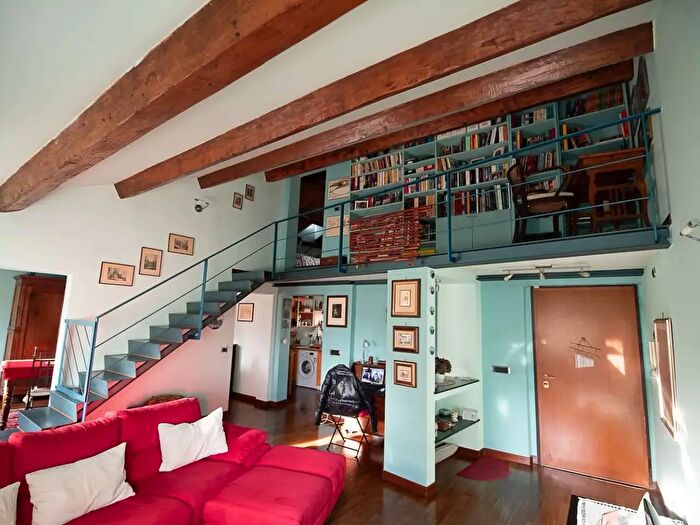 Appartamento con 5 locali in affitto in Genova