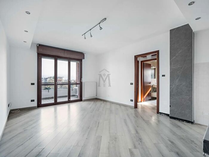 Appartamento trilocale in vendita in Via Divisione Acqui, Reggio Emilia