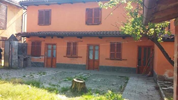 Casa con 5 locali in vendita in Alluvioni Piovera
