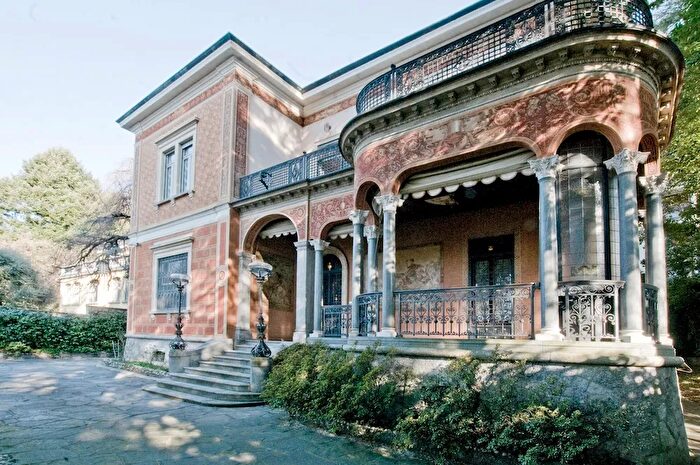 Casa con 15 locali in vendita in Como