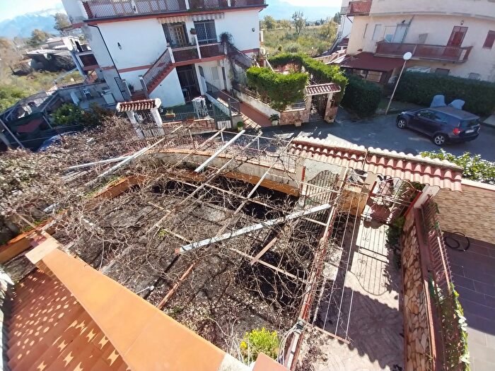 Casa con 5 locali in vendita in Scalea