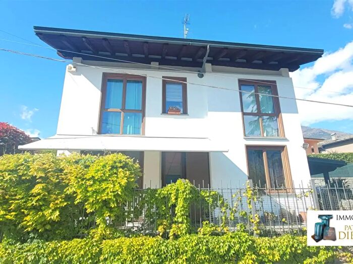 Casa con 7 locali in vendita in Via Edelweiss, Aosta