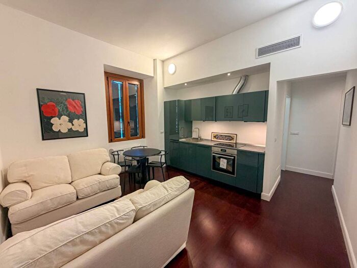 Appartamento bilocale in affitto in Via Mauro Macchi, Centrale, Milano