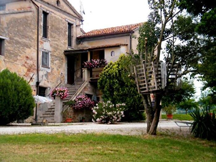 Casa con 6 locali in vendita in Via Montegrappa, Jesi