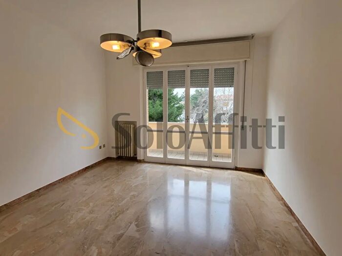 Appartamento con 5 locali in affitto in Senigallia