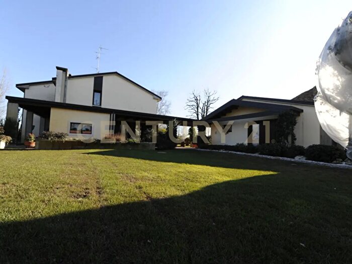 Casa con 7 locali in vendita in Via Leonardo da Vinci, Sacile