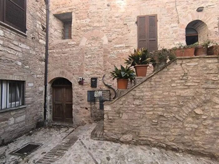 Appartamento trilocale in vendita in Via Porta Sant'Angelo, Spello