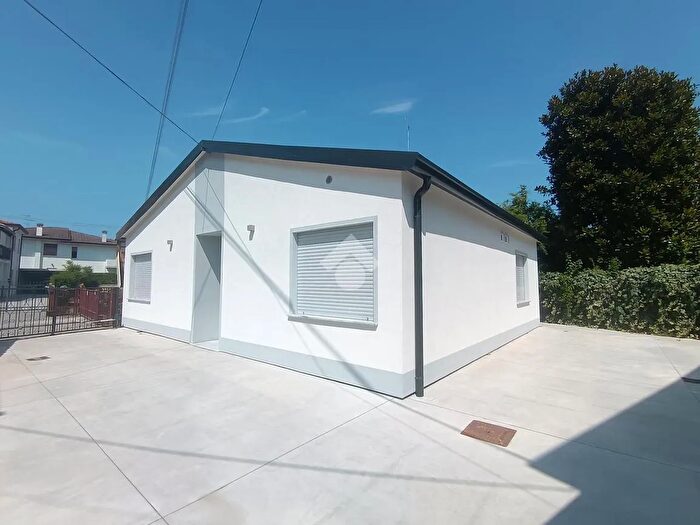 Casa trilocale in vendita in Via Roma, Albignasego