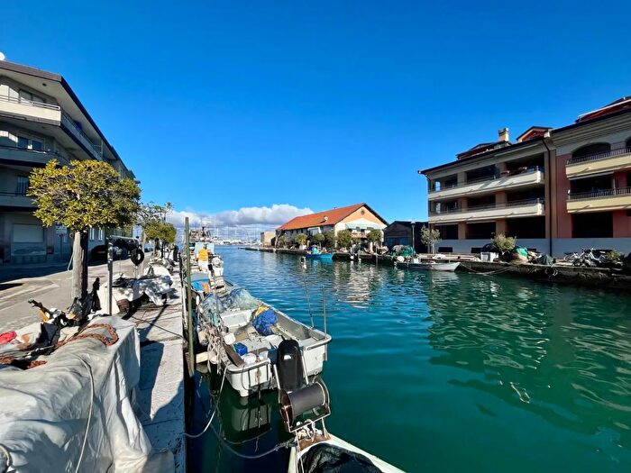 Appartamento trilocale in vendita in Via SantAgata, Grado