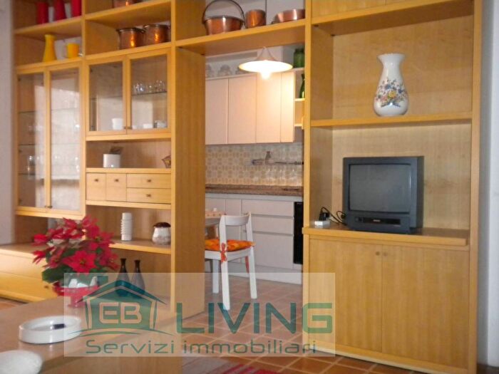 Appartamento bilocale in affitto in Via Alcide De Gasperi, Centro, Merate