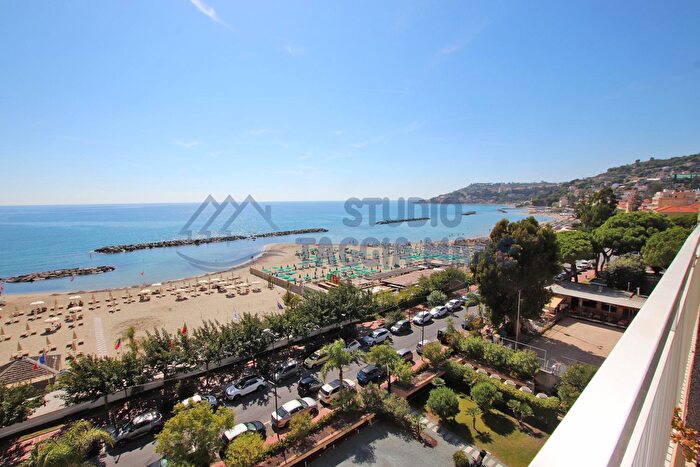 Appartamento trilocale in vendita in Via Sant Erasmo, Taggia