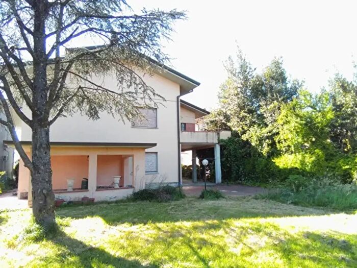 Casa con 6 locali in vendita in Massa E Cozzile