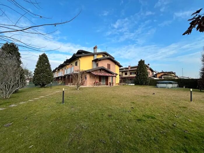 Casa con 5 locali in vendita in Via Padre Angelo Ubiali, Martinengo