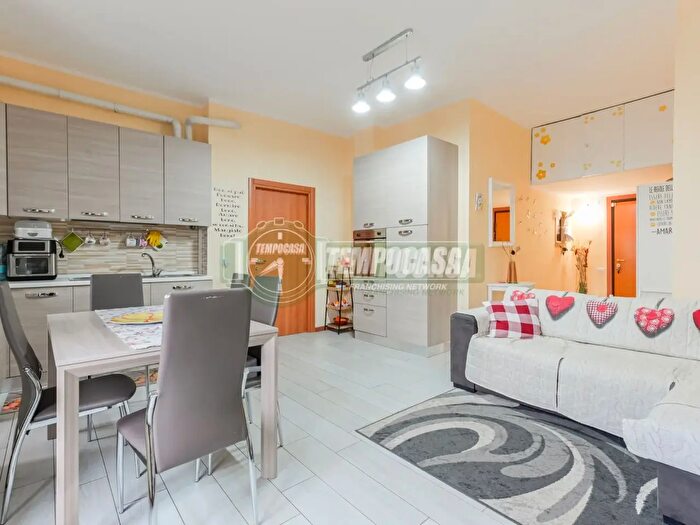 Appartamento trilocale in vendita in Via Piave, Azzano San Paolo