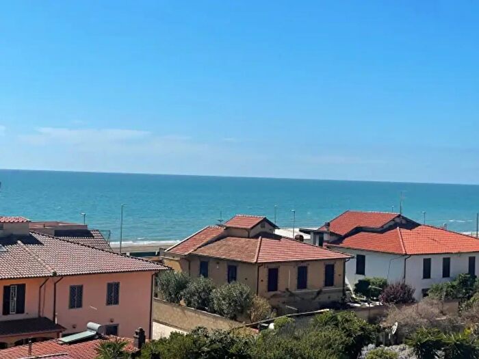 Appartamento trilocale in vendita in Via Svezia, Pomezia