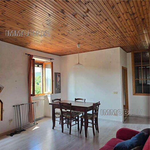 Casa con 10 locali in vendita in Anghiari