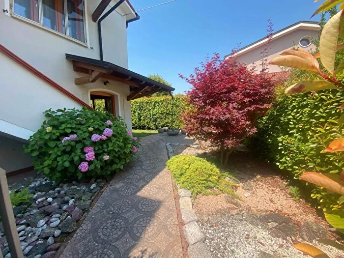 Casa con 5 locali in vendita in Pozzonovo