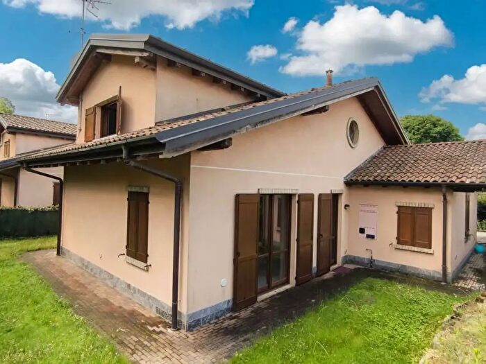 Case in Vendita e in Affitto - 2