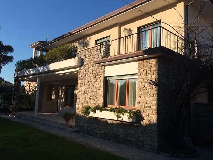 Casa con 6 locali in affitto in Via Ammiraglio Morin a, Forte Dei Marmi