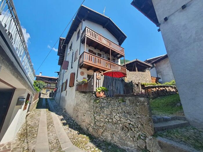 Casa con 5 locali in vendita in Frazione Oltris, Ampezzo