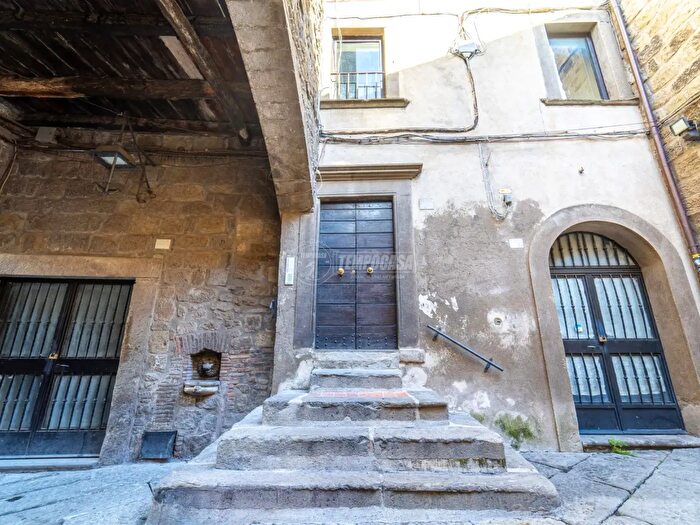 Appartamento bilocale in vendita in Via San Pellegrino, Viterbo