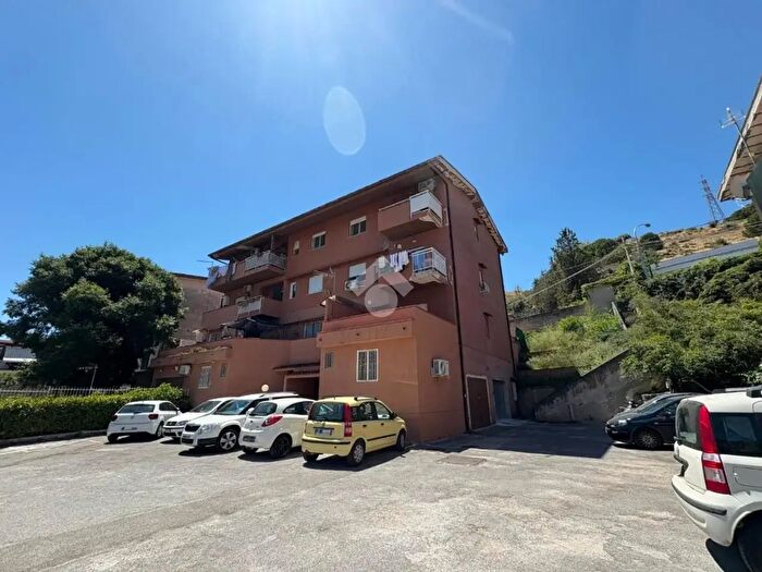 Appartamento bilocale in vendita in Via alla Falconara, Palermo