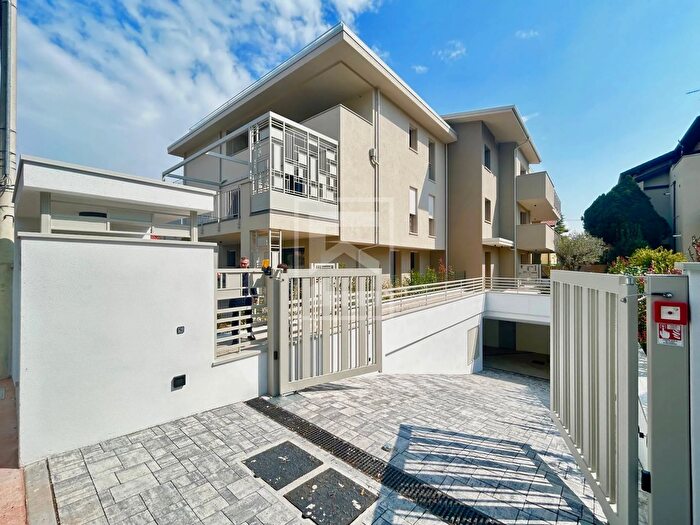 Appartamento trilocale in vendita in Via Pasubio, Desenzano Del Garda