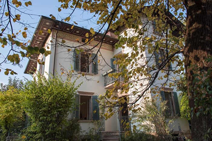 Casa con 5 locali in vendita in Via Montello, Trento