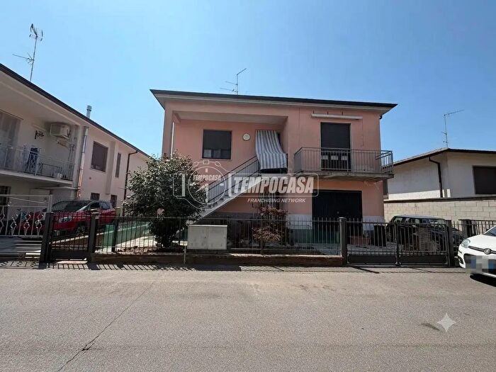 Casa con 6 locali in vendita in Via Gorizia, Garlasco