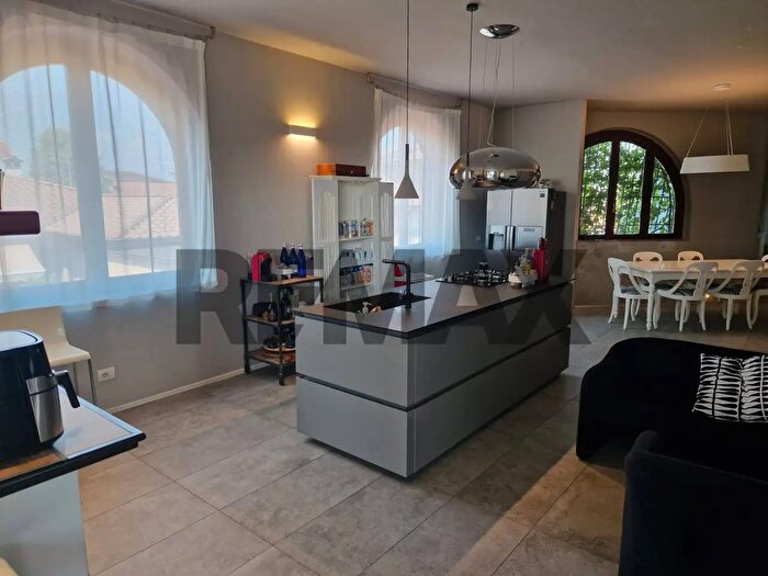 Casa quadrilocale in vendita in Via Gramsci, Comezzano Cizzago