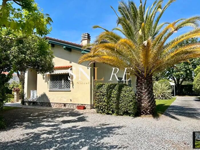 Casa con 6 locali in affitto in Piazza Giuseppe Garibaldi, Forte Dei Marmi