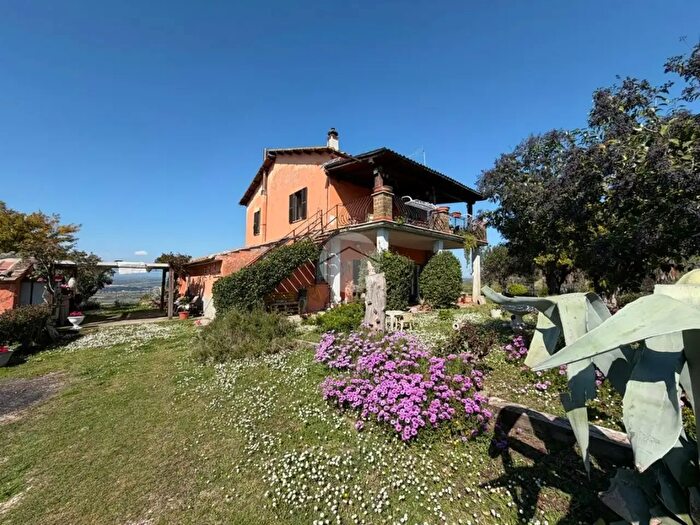 Casa quadrilocale in vendita in Vocabolo Collemanno, Magliano Sabina