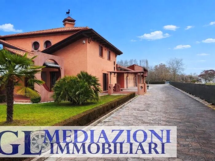 Casa con 5 locali in vendita in Noale