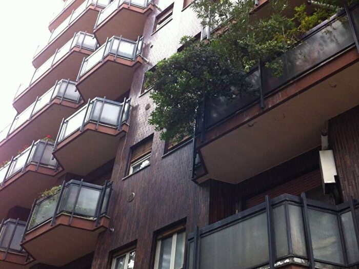 Appartamento trilocale in affitto in Viale Tibaldi, Corso San Gottardo, Milano