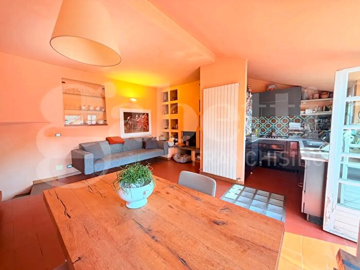 Appartamento trilocale in vendita in Via Nicotera, Finale Ligure