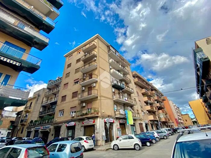 Appartamento quadrilocale in vendita in Via Monfenera, Palermo