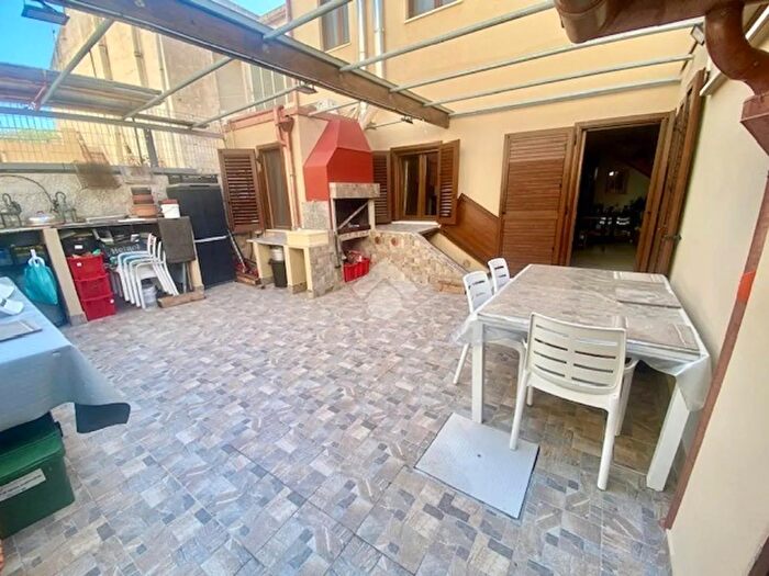 Casa con 7 locali in vendita in Alghero