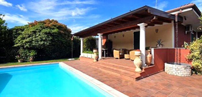 Casa con 5 locali in vendita in Via Napoli, Brescia