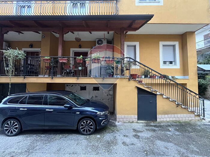 Casa con 6 locali in vendita in Via Nuova Detta Palmentiello, Napoli