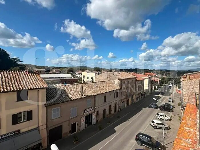 Appartamento quadrilocale in vendita in Via Claudia, Oriolo Romano