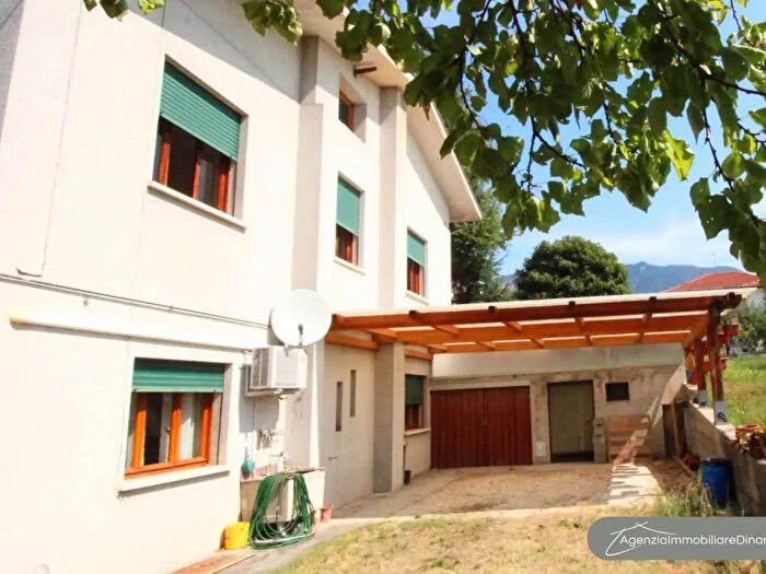 Casa con 5 locali in vendita in Via Pola, Vittorio Veneto