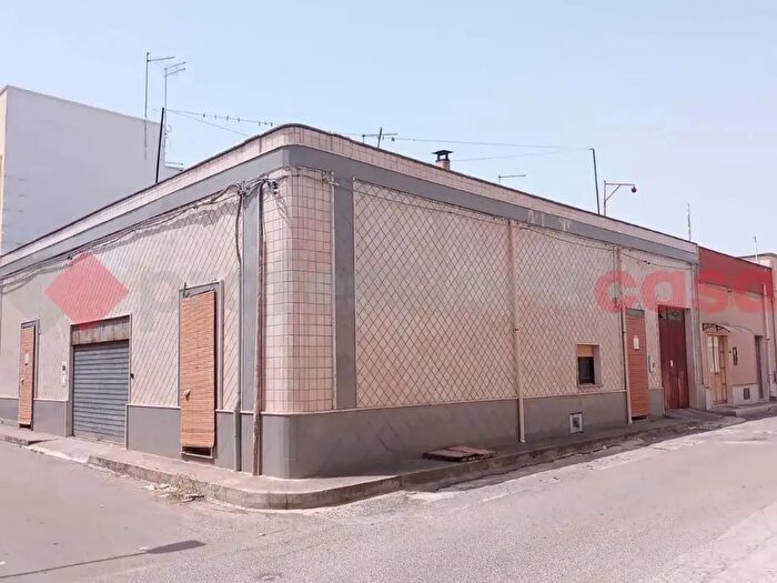 Casa con 8 locali in vendita in Via Curtatone, Sava