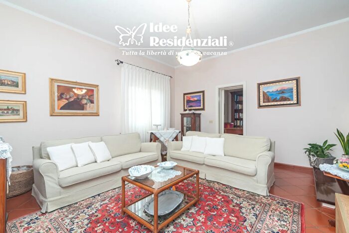 Casa quadrilocale in vendita in Via Parigi, Olbia