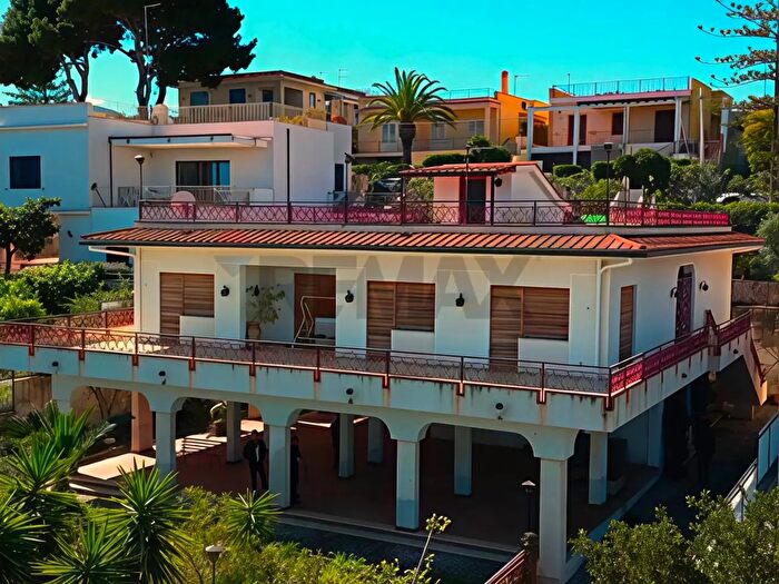 Casa con 6 locali in vendita in Viale John Fitzgerald Kennedy, Casteldaccia