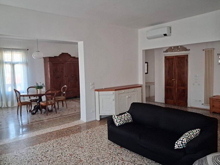 Appartamento quadrilocale in affitto in Piazzale Giuseppe Giusti, Centro Storico, Vicenza