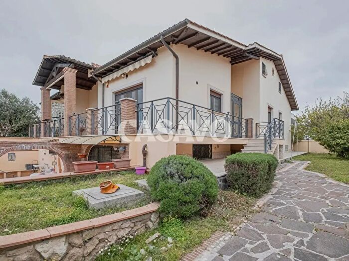 Casa con 7 locali in vendita in Via Giulio Minervini, Roma