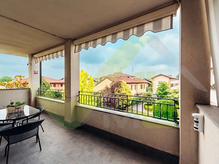Appartamento trilocale in vendita in Via Volta, Vignate