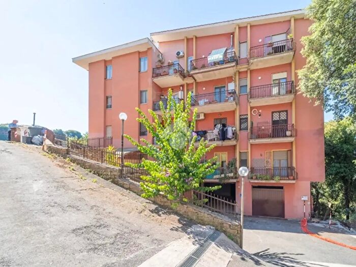 Appartamento trilocale in vendita in Via Focaccia, Ariccia