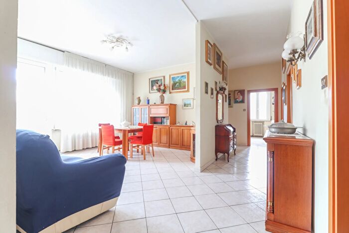 Appartamento quadrilocale in vendita in Via Orsini, Cento