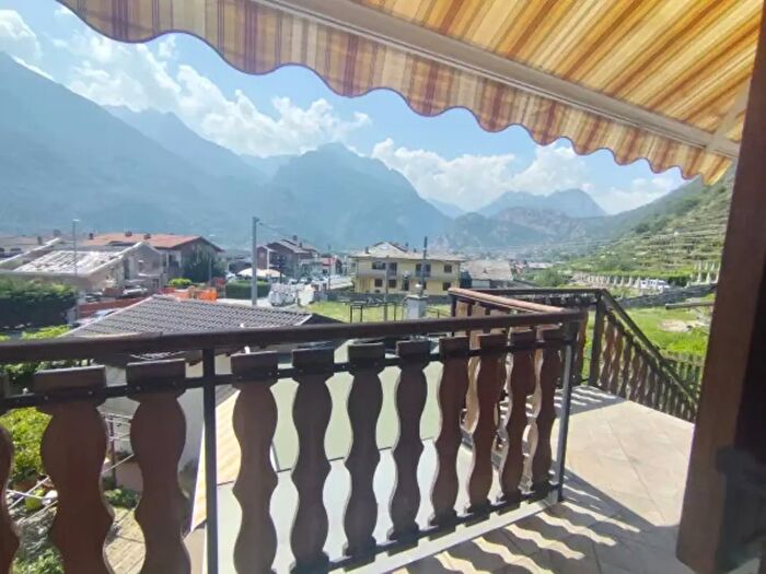 Casa con 5 locali in vendita in Via Nazionale per Donnas, Pont Saint Martin